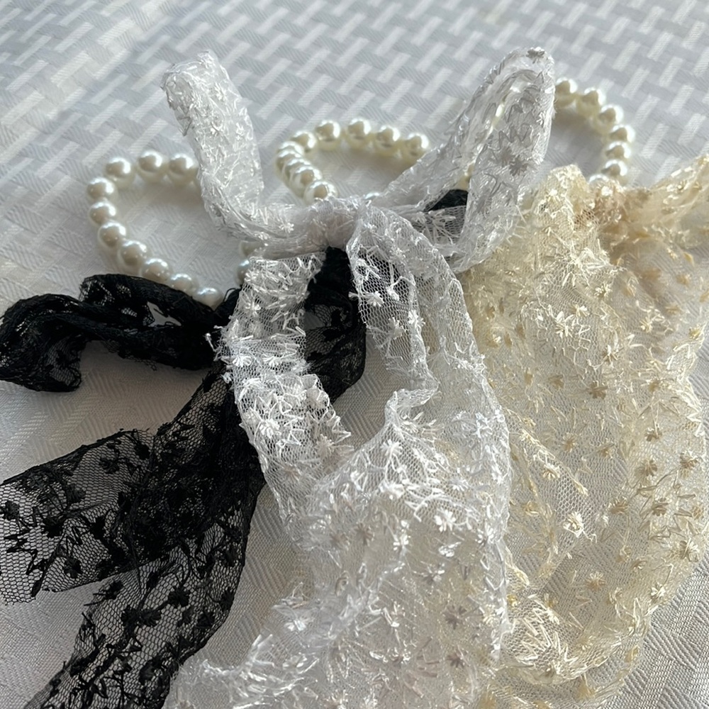 3pcs lace and pearl scrunchies